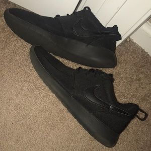 Nike black roshe 1